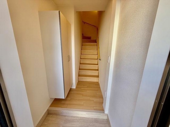 玄関　※掲載写真は同マンション別部屋参考写真となります。