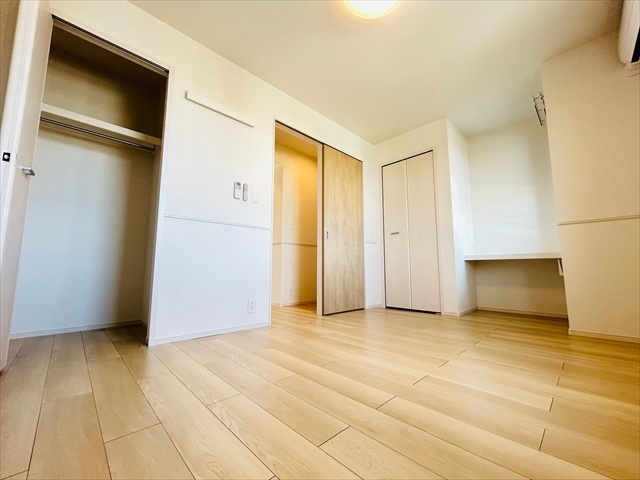 収納　同一建物内３０２号室内装写真転載