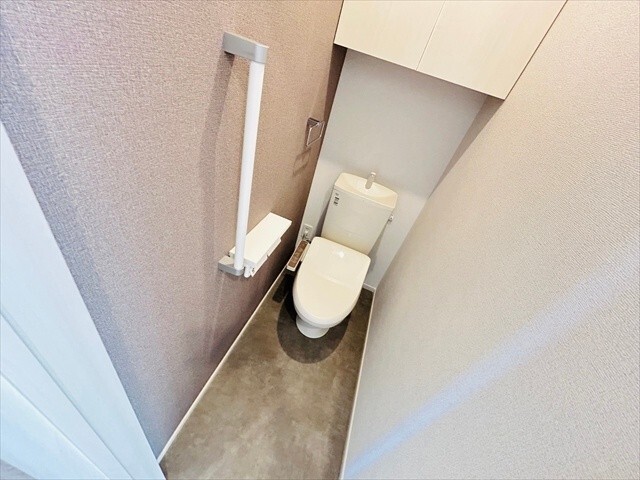 トイレ　同一建物内３０２号室内装写真転載