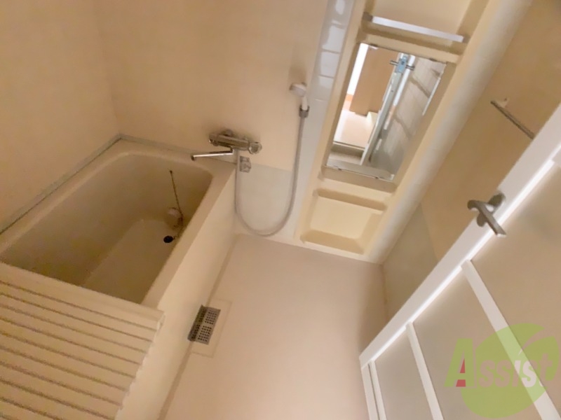 バス・シャワールーム　バスルームはこちらです。広々としてゆったり休めます。