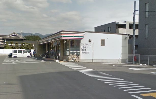 コンビニ　セブン－イレブン橿原神宮前駅東店（コンビニ）まで424m