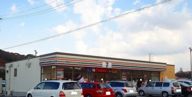 コンビニ　セブンイレブン早島町店（コンビニ）まで411m