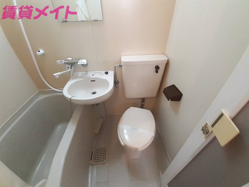 洗面設備　別部屋参考写真です