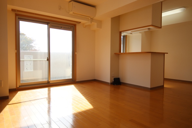 居室・リビング　※別号室のお写真のため現況優先