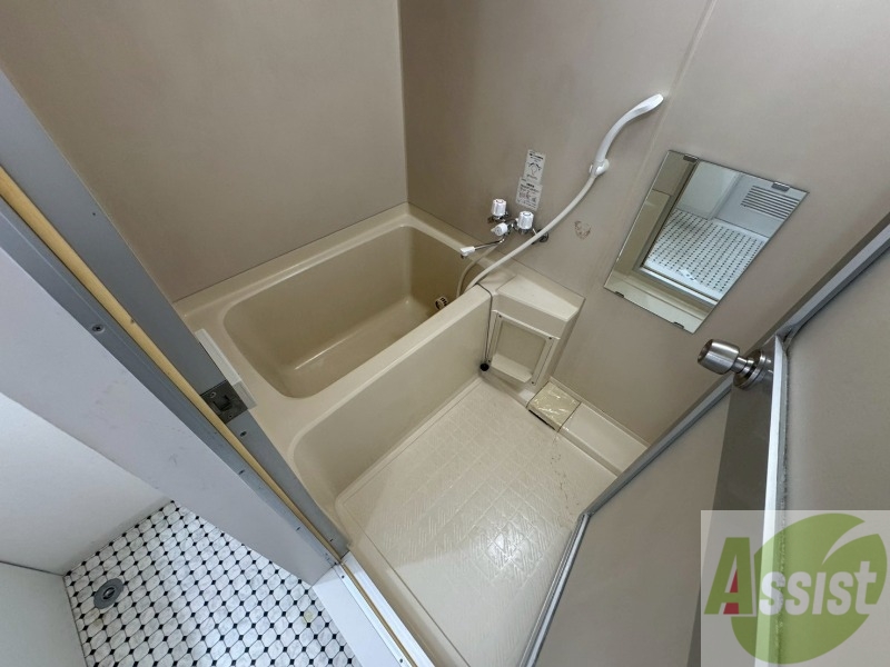 バス・シャワールーム　お風呂になります。一日の疲れを癒してくださいね。