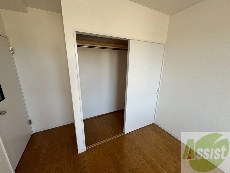 収納　寝室の収納です。部屋がすっきり片付きます。