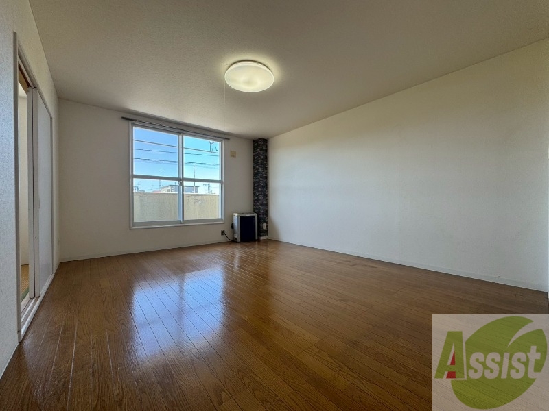 居室・リビング　広くてキレイなお部屋が広がっていて、充実した生活が送れそう。