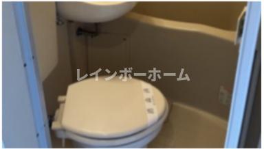 トイレ　落ち着いた色調のトイレです