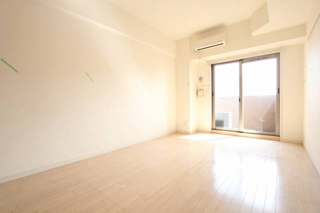 居室・リビング　８．５帖の洋間です