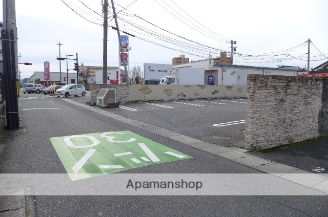 その他　前面道路（その他）まで0m