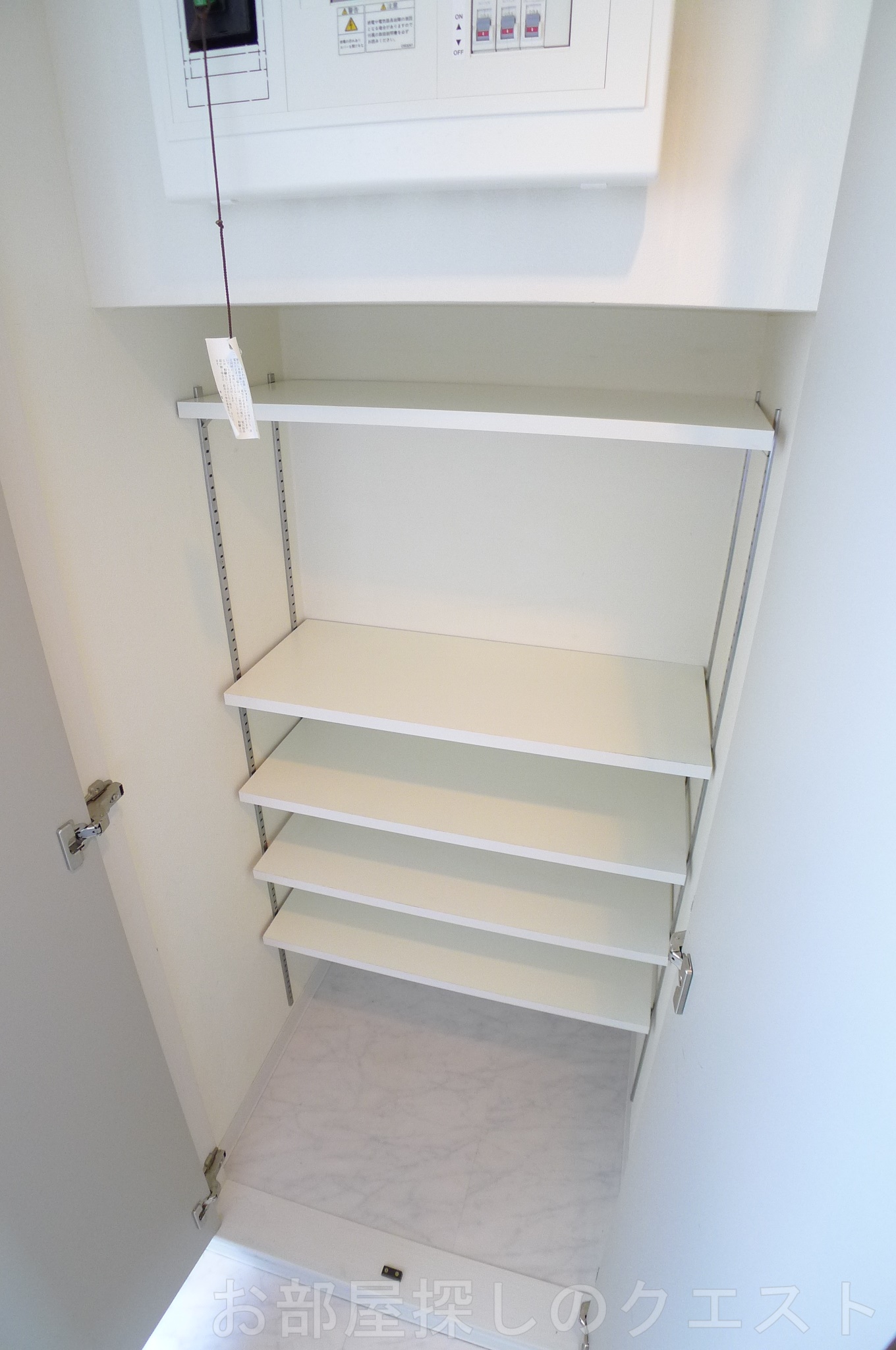 玄関　（写真は同タイプ）