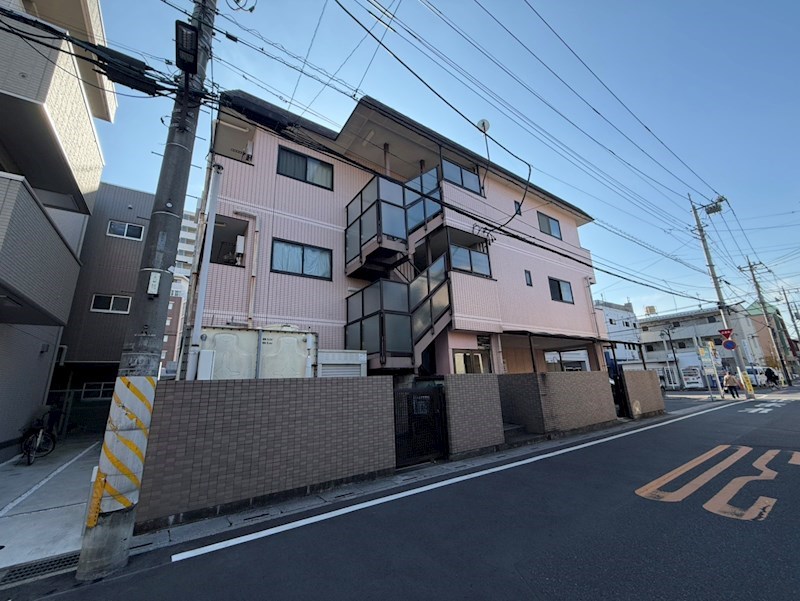 建物外観　草加駅徒歩3分（240ｍ）
