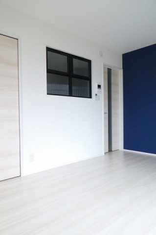 居室・リビング　同物件別室