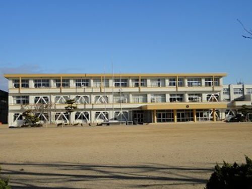 小学校　高椋小学校（小学校）まで300m