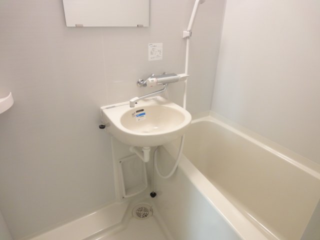 バス・シャワールーム　同物件、別号室のものです。