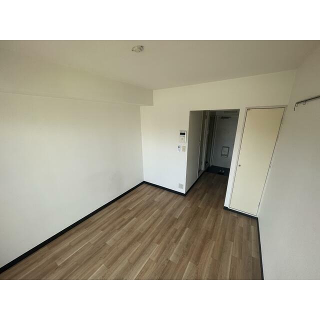 居室・リビング　別号室参考写真です