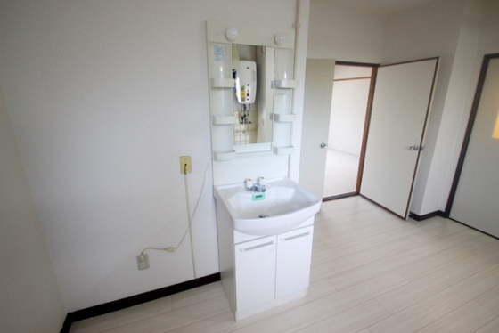 洗面設備　※別部屋の写真です
