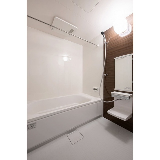 バス・シャワールーム　追焚機能・浴室乾燥機つき　※イメージ