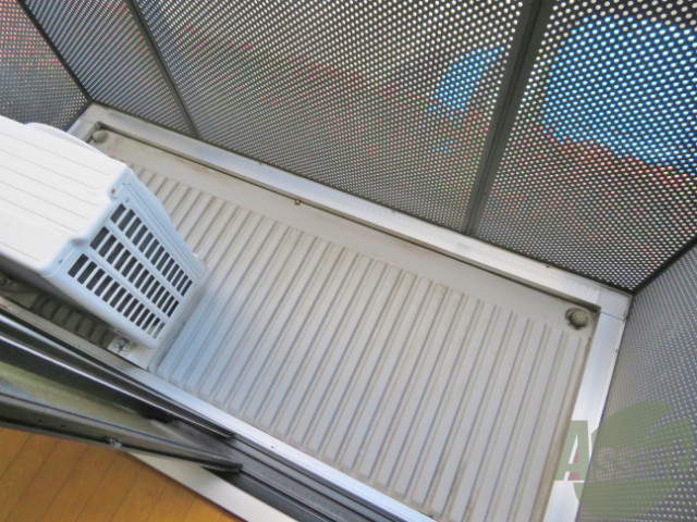 バルコニー　バルコニーは天気の良い日には洗濯物も良く乾きそうですね。