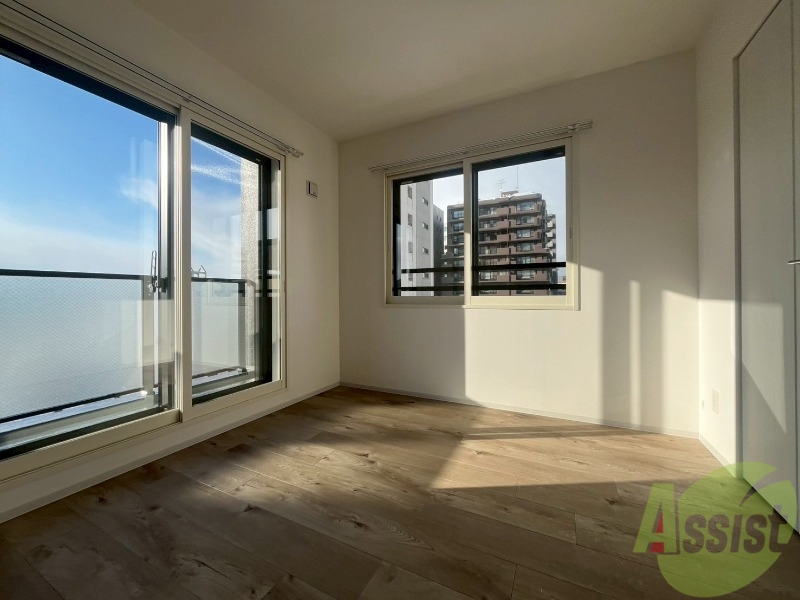 その他部屋・スペース　こちらのお部屋は光が差し込む、温かみのあるお部屋です。