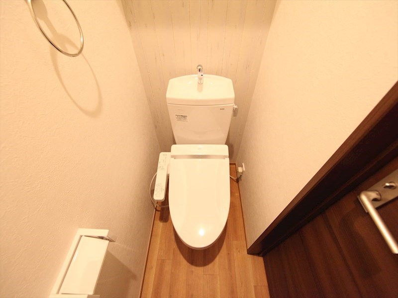 トイレ　温水洗浄暖房便座付トイレ