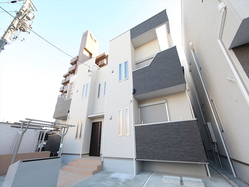 建物外観　外観　オートロック　防犯カメラ  光インターネット無料