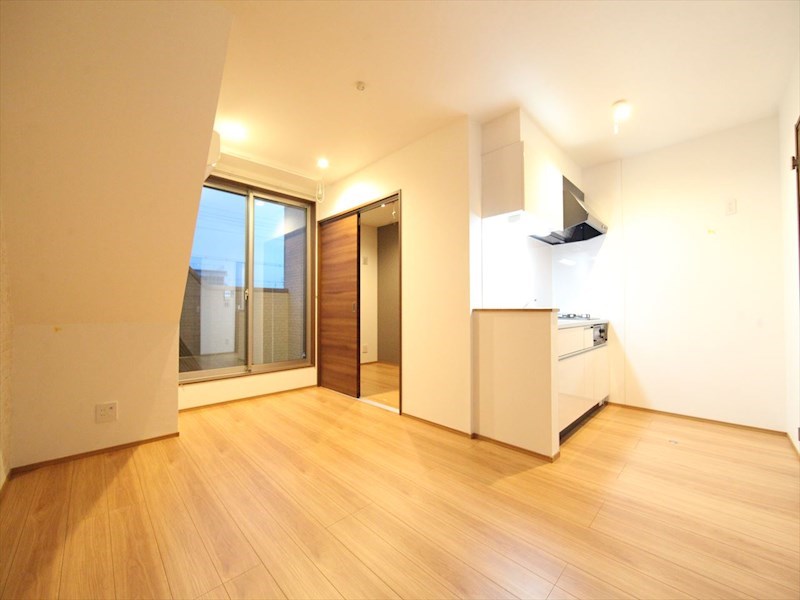 居室・リビング　ＬＤＫ9.4帖　システムキッチン　ルーフバルコニー