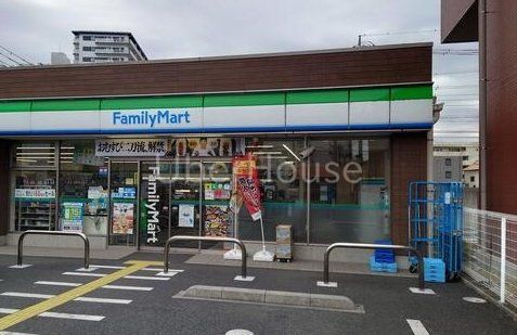 コンビニ　ファミリーマート三郷駅南店（コンビニ）まで140m