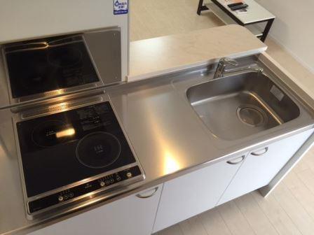 キッチン　二口コンロ（手前ＩＨ、奥ラジエントヒーター）