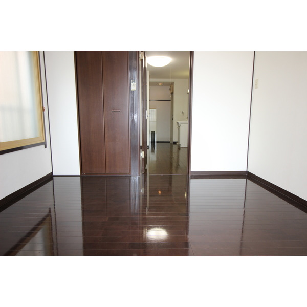 居室・リビング　上質なフローリング