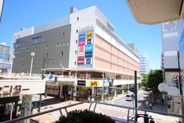 スーパー　イオンスタイルラブラ万代（スーパー）まで1027m