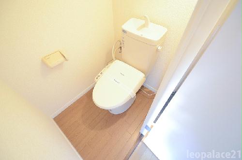 トイレ　温水洗浄便座付き