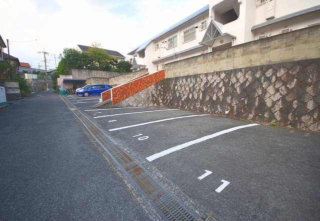 駐車場　敷地内駐車場