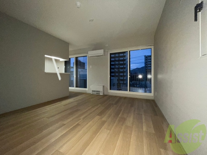 居室・リビング　広々としたリビングですね。使い勝手がよさそうですね！