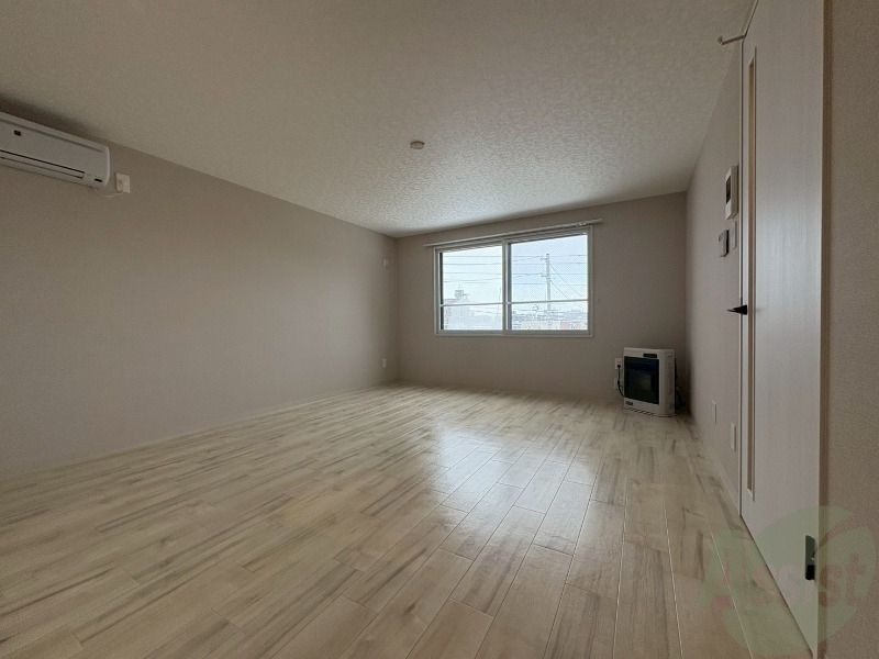 居室・リビング　白を基調とした明るい印象のお部屋になっています！