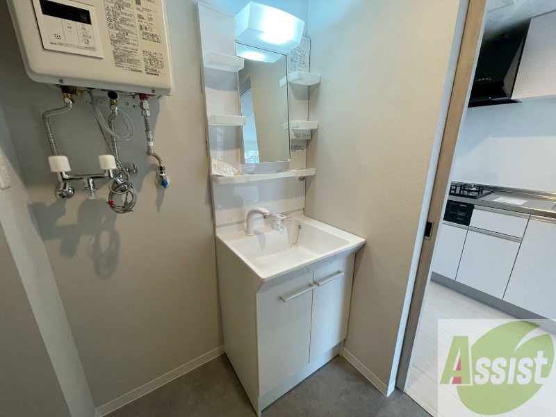 洗面設備　大きくて使いやすそうな独立洗面台になっています。