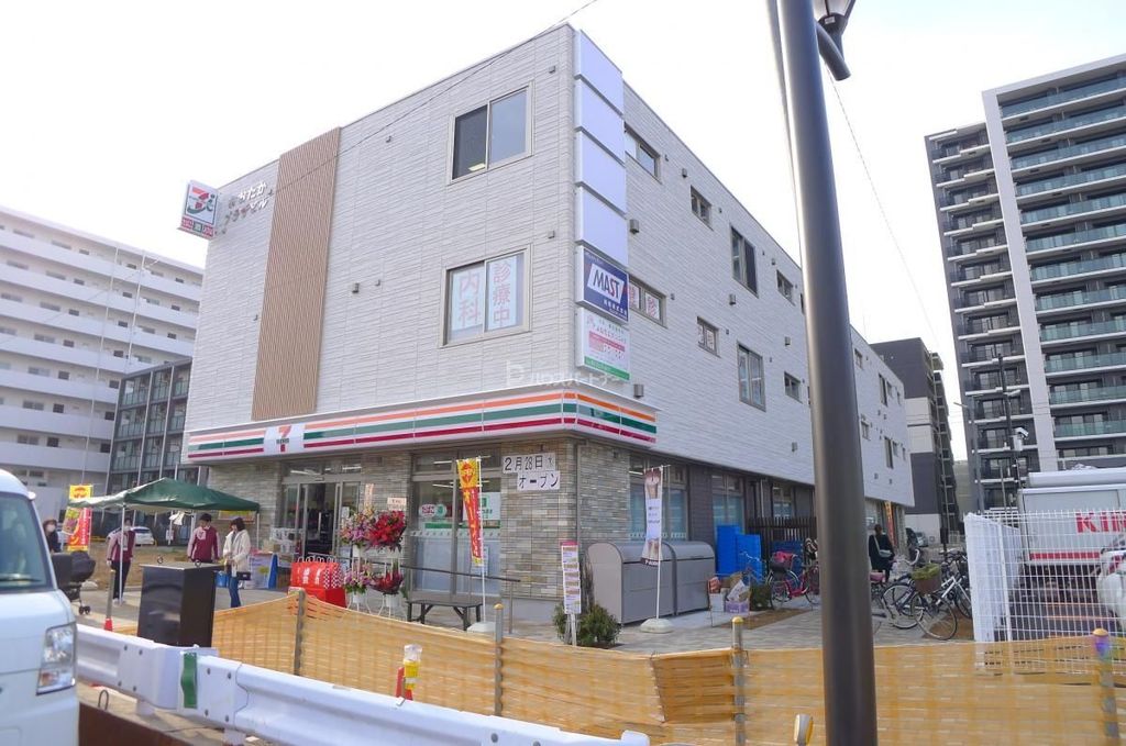 コンビニ　セブン-イレブン 流山おおたかの森駅西口店（コンビニ）まで20m