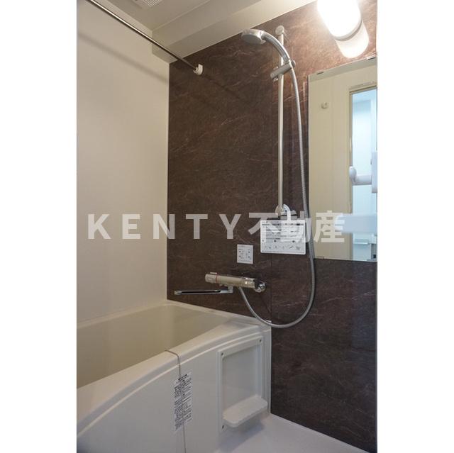 バス・シャワールーム　落ち着いた空間のお風呂です