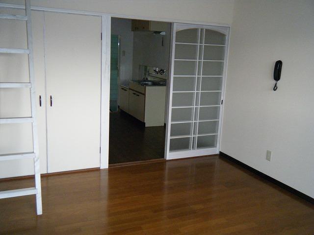 居室・リビング　実際のお部屋とは異なることがあります。