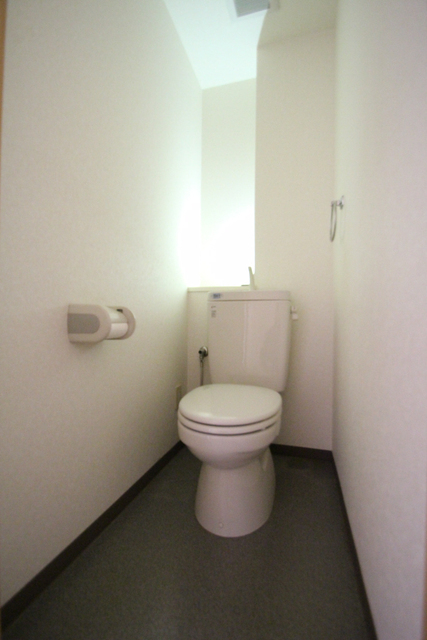 トイレ　※別室の参考写真の為、現況優先です。