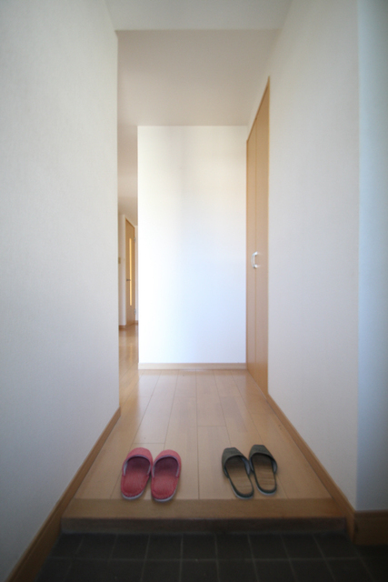 玄関　※別室の参考写真の為、現況優先です。