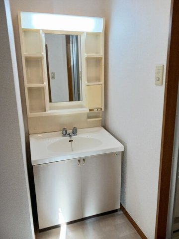 洗面設備　使いやすい洗面所です