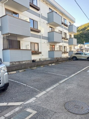 駐車場　駐車場があるので、車を買う予定の方も安心です