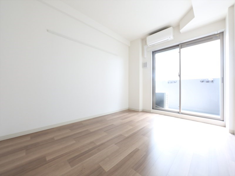 バルコニー　洋室8.3帖　クローゼット付（収納充実してます）