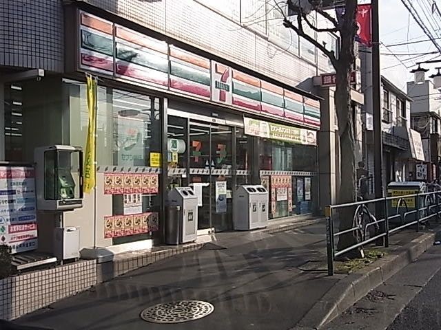 コンビニ　セブンイレブン（コンビニ）まで210m