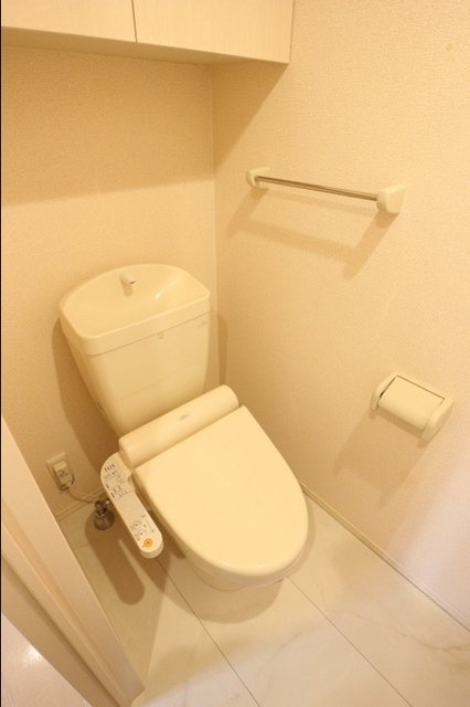 トイレ　温水洗浄暖房便座