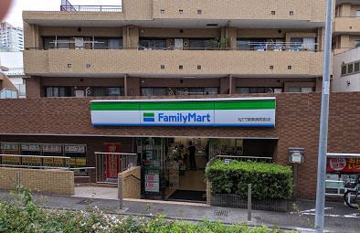 コンビニ　ファミリーマートＮＴＴ関東病院前店（コンビニ）まで201m