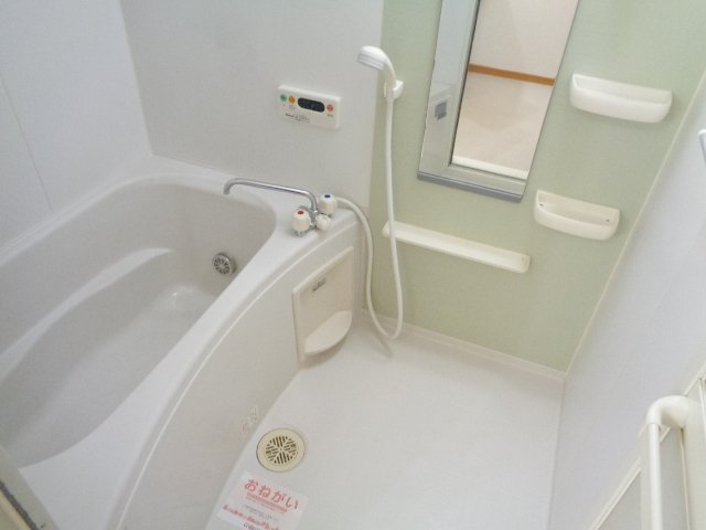 バス・シャワールーム　落ち着いた空間のお風呂です