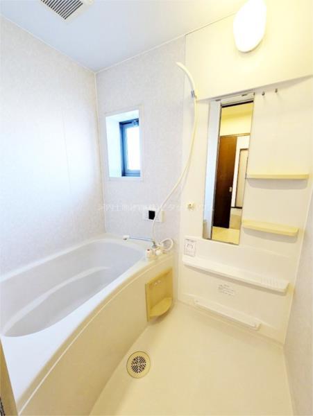 バス・シャワールーム　バス／シャワー