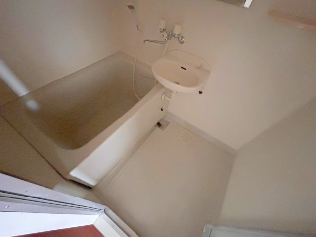 バス・シャワールーム　ゆったりと入るなら、お風呂とトイレとは別々が嬉しいですよね。